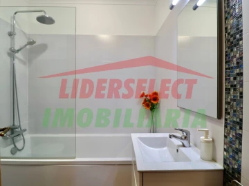 Apartamento T3 para Venda em A dos Cunhados e Maceira