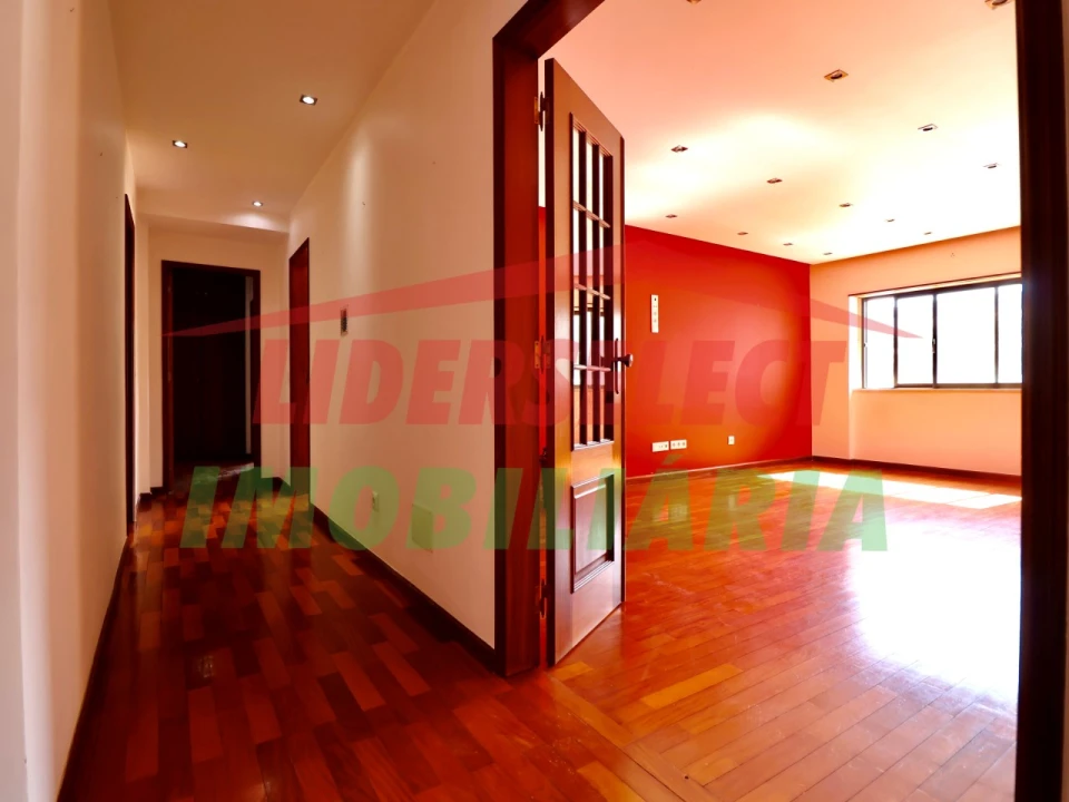 Apartamento T2 para Venda em Santa Maria, São Pedro e Matacães Foto 4