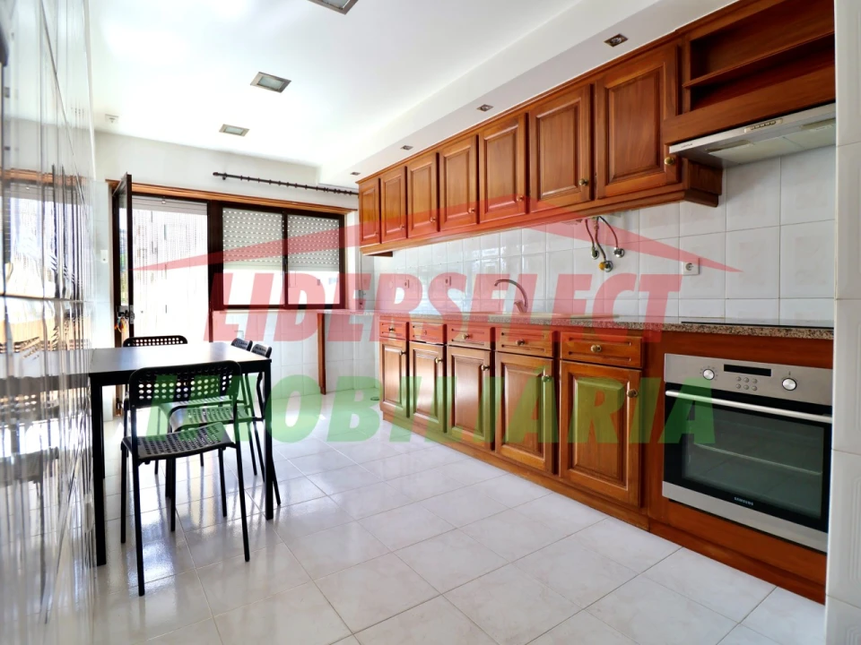 Apartamento T2 para Venda em Santa Maria, São Pedro e Matacães Foto 5
