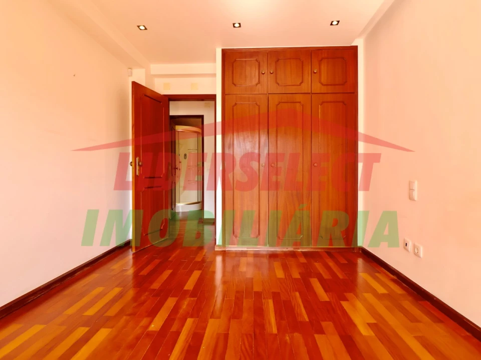 Apartamento T2 para Venda em Santa Maria, São Pedro e Matacães Foto 7