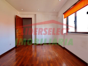 Apartamento T2 para Venda em Santa Maria, São Pedro e Matacães