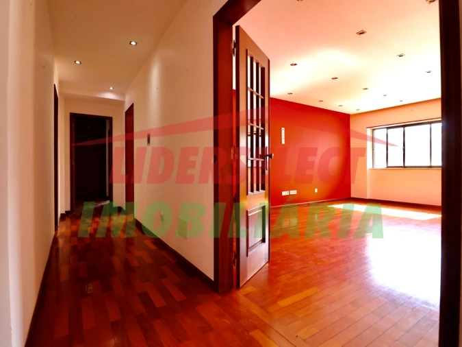 Apartamento T2 para Venda em Santa Maria, São Pedro e Matacães Foto 4
