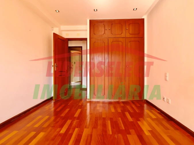 Apartamento T2 para Venda em Santa Maria, São Pedro e Matacães Foto 7
