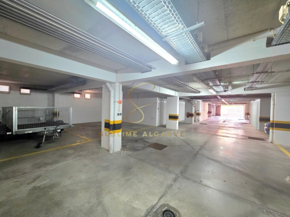 Garagem para Venda em Lagos (São Sebastião e Santa Maria) Foto 4