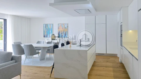 Apartamento T6 para Venda em Funchal (São Pedro)