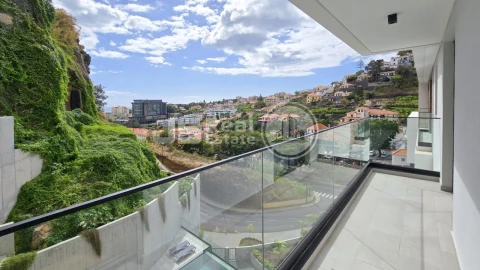 Apartamento T6 para Venda em Funchal (São Pedro)