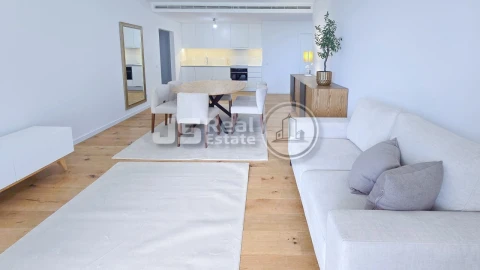 Apartamento T6 para Venda em Funchal (São Pedro)