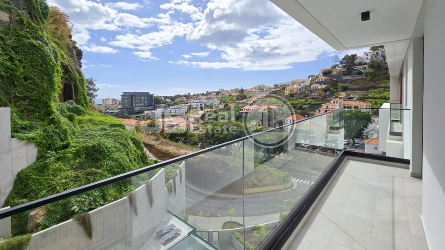 Apartamento T6 para Venda em Funchal (São Pedro)