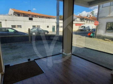 Loja para Arrendamento em Barqueiros