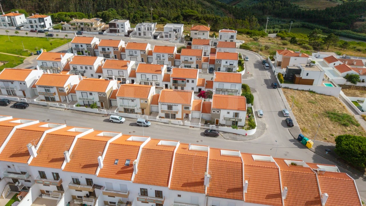 Moradia T3 para Venda em Atouguia da Baleia Foto 32