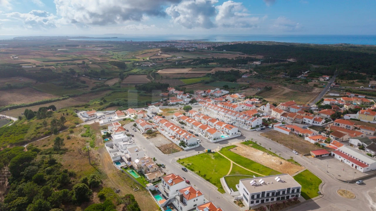 Moradia T3 para Venda em Atouguia da Baleia Foto 35