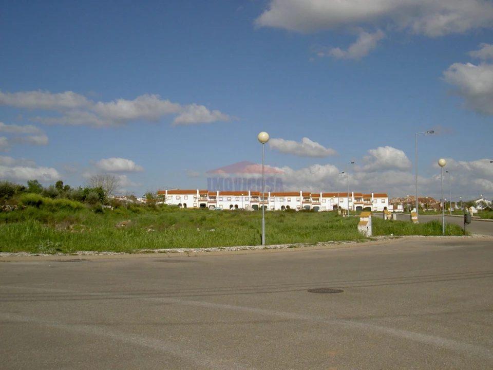 Terreno Comércio / Armazém para Venda em Bencatel Foto 1