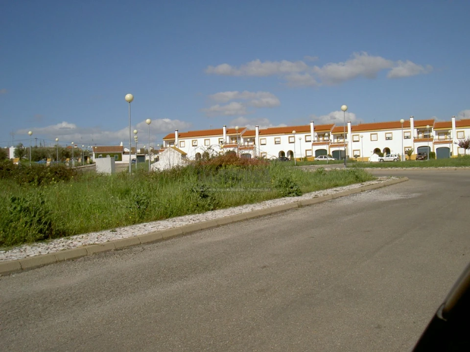 Terreno Comércio / Armazém para Venda em Bencatel Foto 3