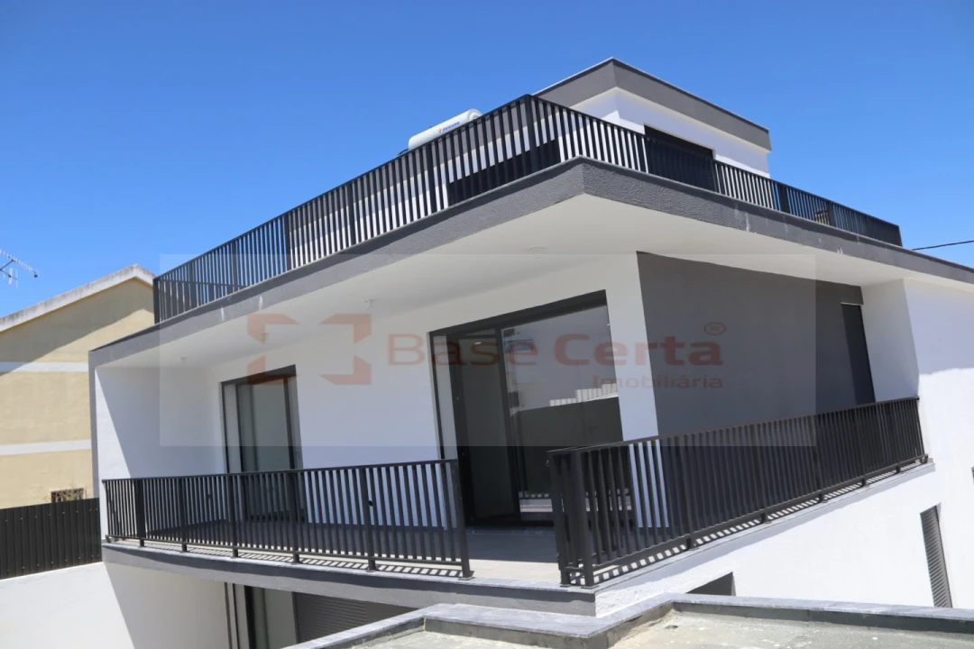 Moradia T5 para Venda em Santa Iria de Azoia, São João da Talha e Bobadela Foto 14