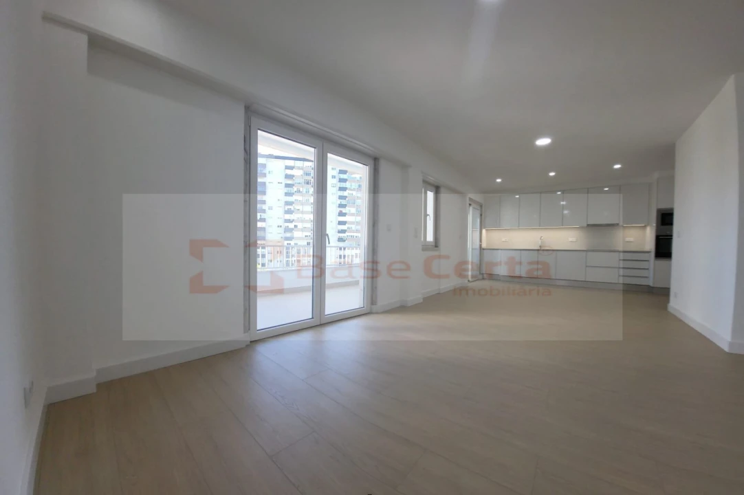 Apartamento T4 para Venda em Lumiar Foto 5