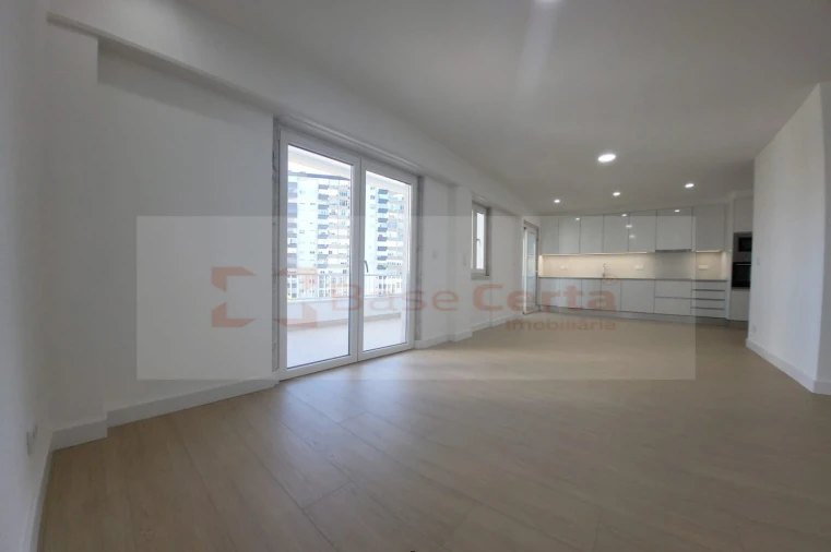 Apartamento T4 para Venda em Lumiar Foto 5