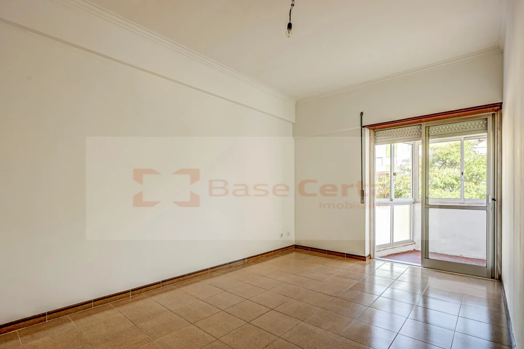 Apartamento T2 para Venda em Póvoa de Santa Iria e Forte da Casa Foto 3