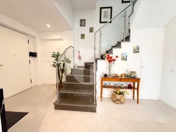 Moradia T4 para Venda em Quelfes
