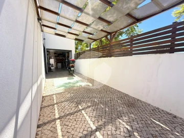 Moradia T4 para Venda em Quelfes