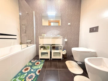 Moradia T4 para Venda em Quelfes