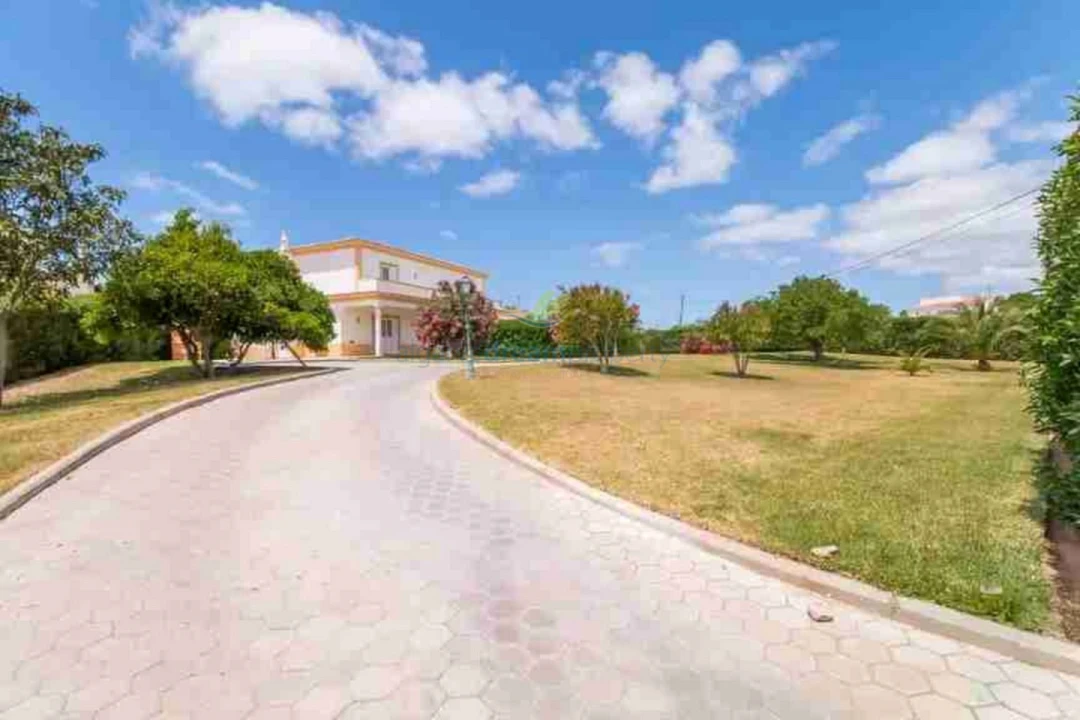 Moradia T4 para Venda em Porches Foto 10