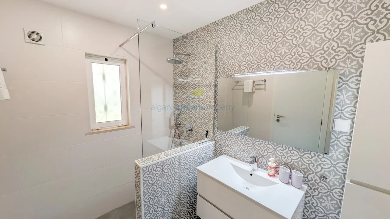 Moradia T3 para Venda em Albufeira e Olhos de Água Foto 29