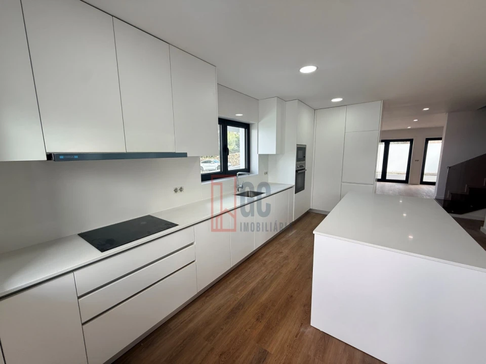 Moradia T3 para Venda em Grijó e Sermonde Foto 12