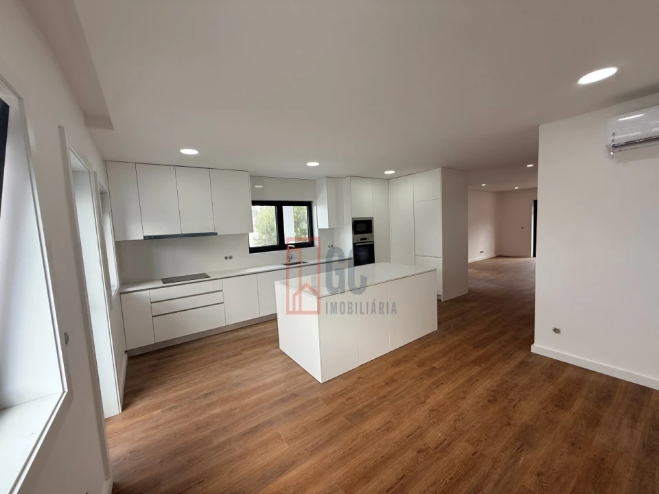 Moradia T3 para Venda em Grijó e Sermonde Foto 16