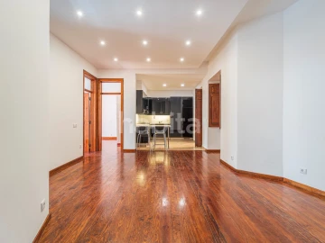 Apartamento T2 para Arrendamento em Arroios