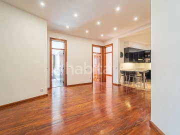 Apartamento T2 para Arrendamento em Arroios