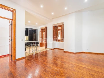 Apartamento T2 para Arrendamento em Arroios