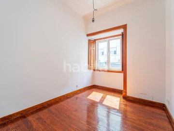 Apartamento T2 para Arrendamento em Arroios