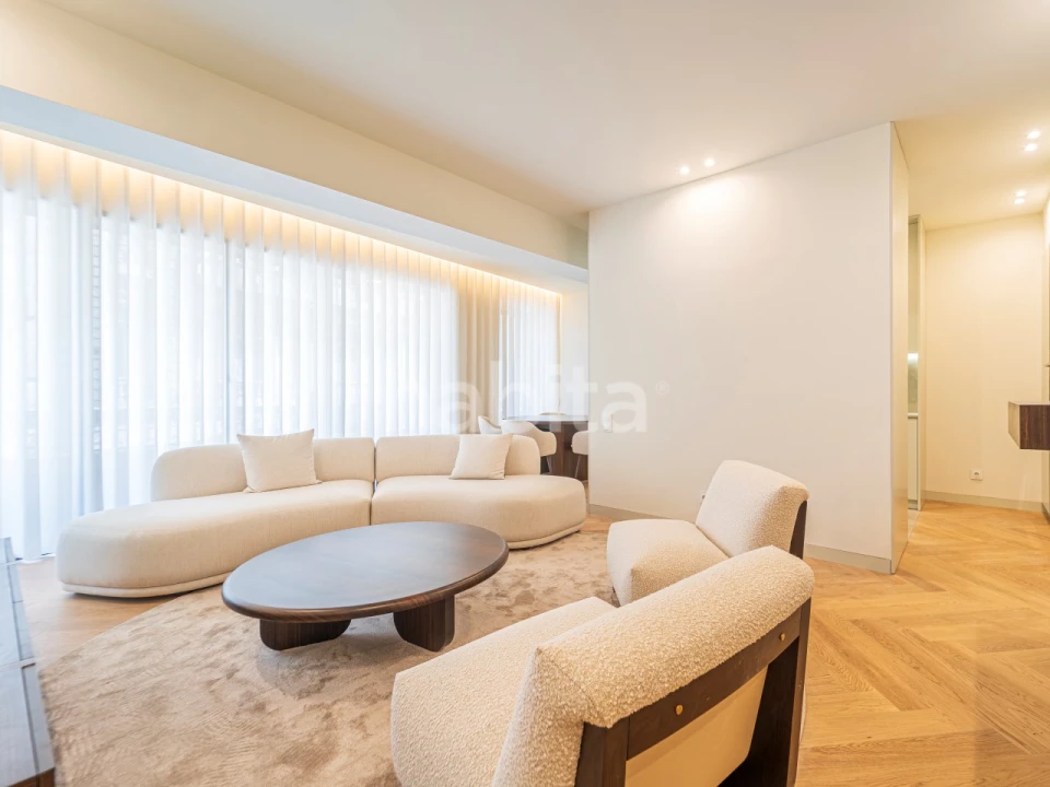 Apartamento T3 para Venda em Cedofeita, Santo Ildefonso, Sé, Miragaia, São Nicolau e Vitória Foto 2