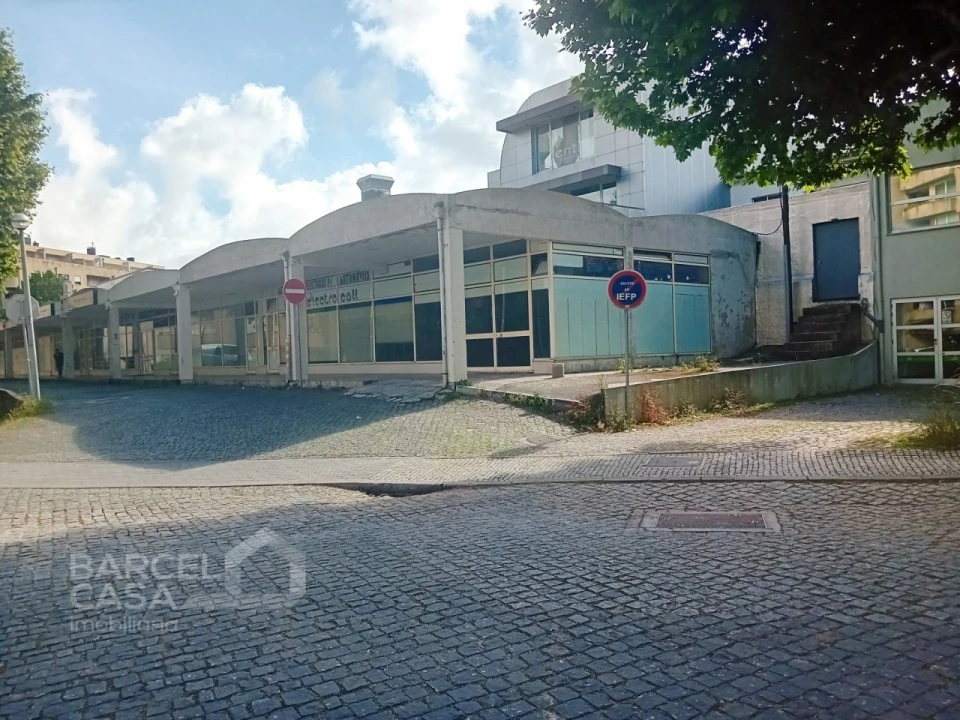 Loja para Arrendamento em Arcozelo Foto 1