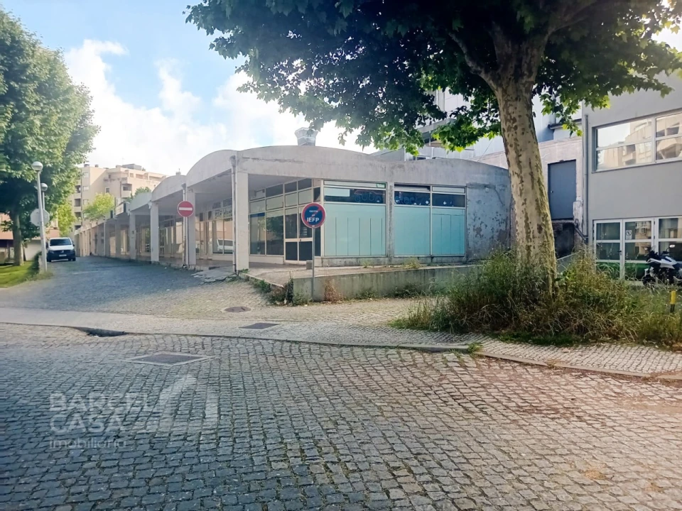 Loja para Arrendamento em Arcozelo Foto 6