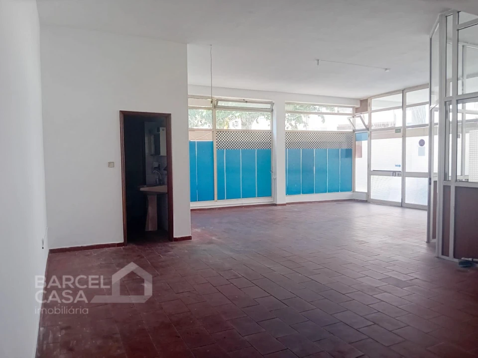 Loja para Arrendamento em Arcozelo Foto 2
