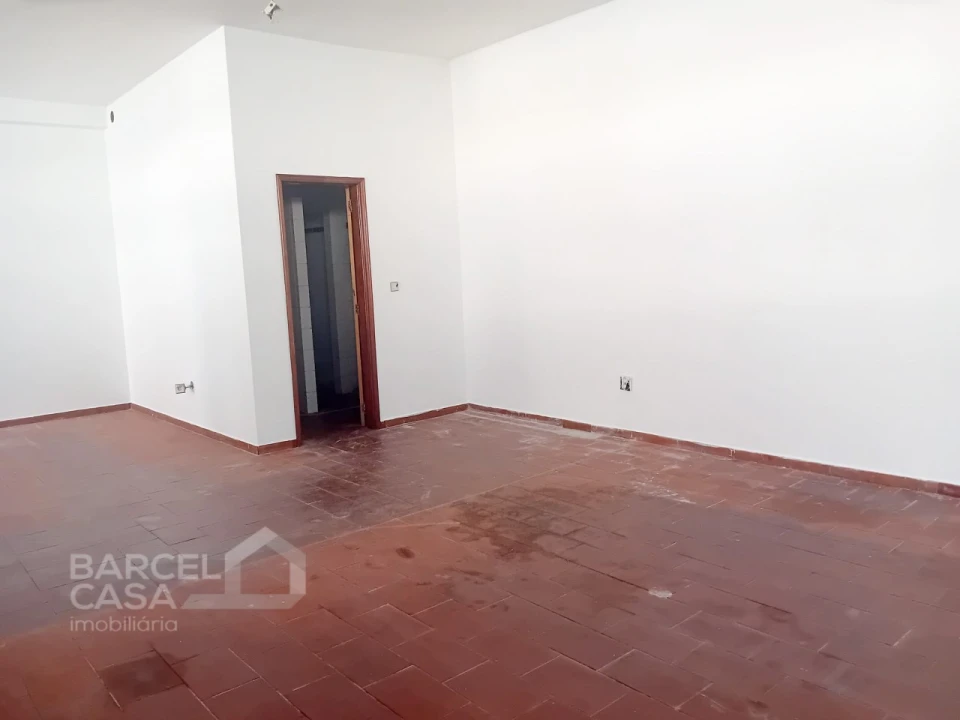 Loja para Arrendamento em Arcozelo Foto 4