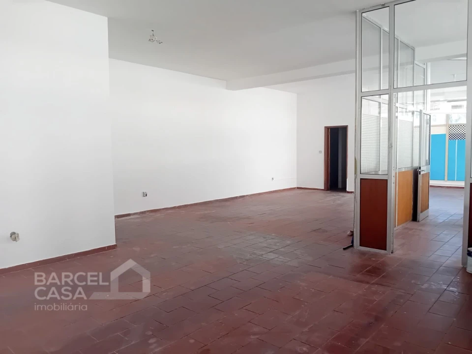 Loja para Arrendamento em Arcozelo Foto 5