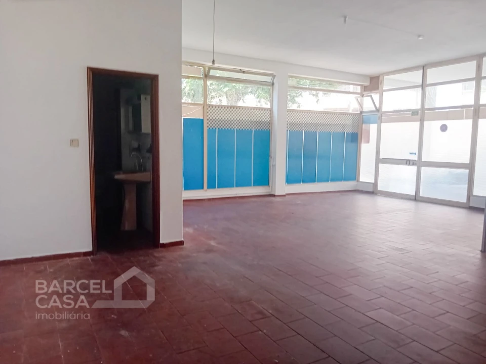 Loja para Arrendamento em Arcozelo Foto 3