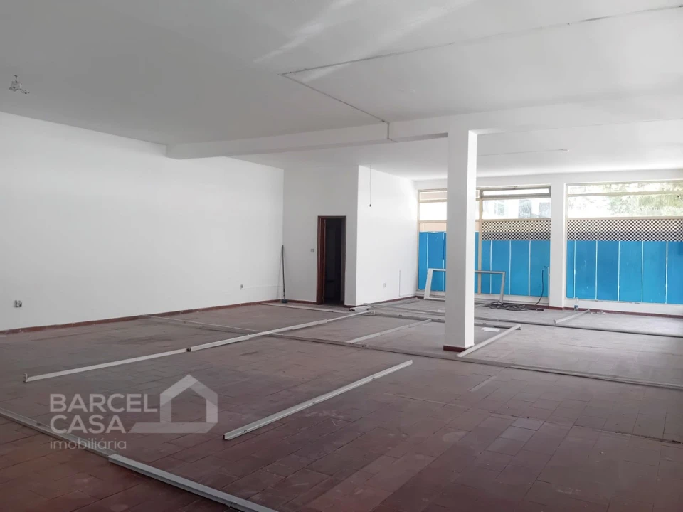 Loja para Arrendamento em Arcozelo Foto 4