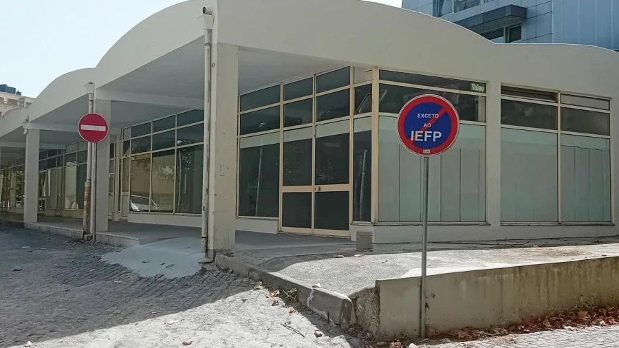 Loja para Arrendamento em Arcozelo