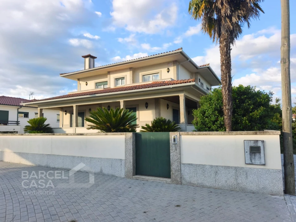Moradia T4 para Venda em Balugães Foto 1