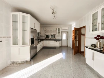 Moradia T4 para Venda em Balugães