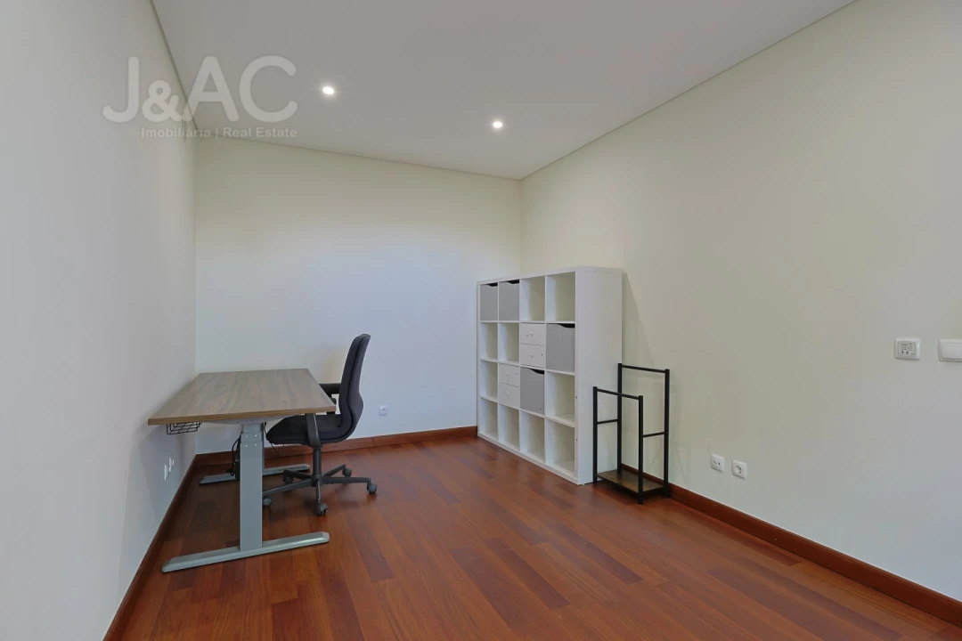 Apartamento T4 para Venda em Rio de Mouro Foto 7