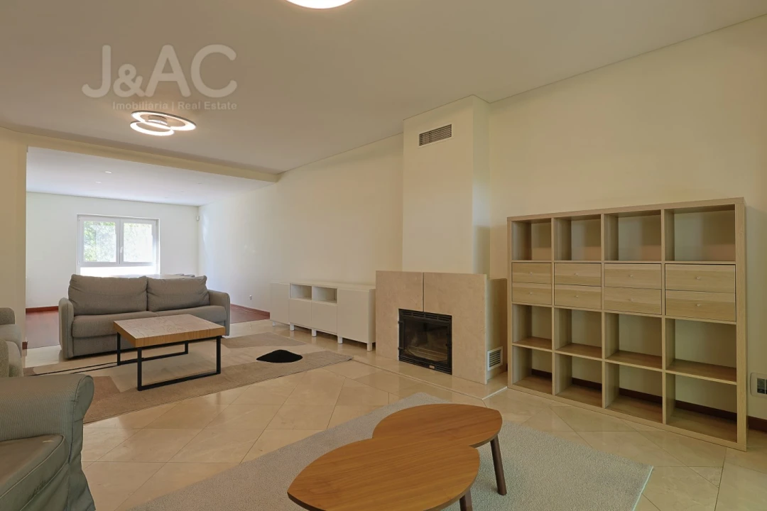 Apartamento T4 para Venda em Rio de Mouro Foto 13