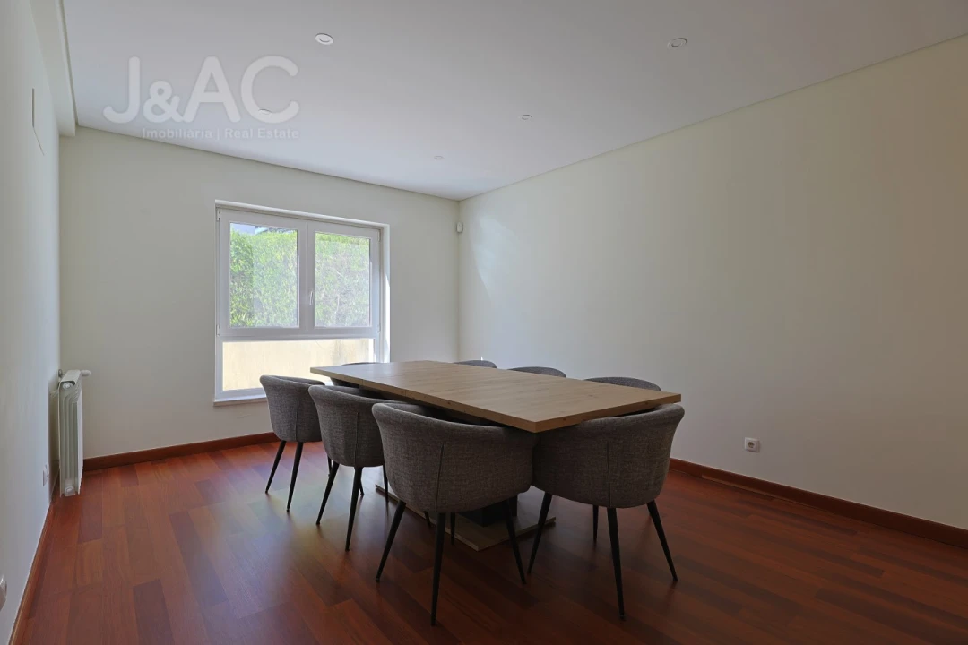 Apartamento T4 para Venda em Rio de Mouro Foto 15