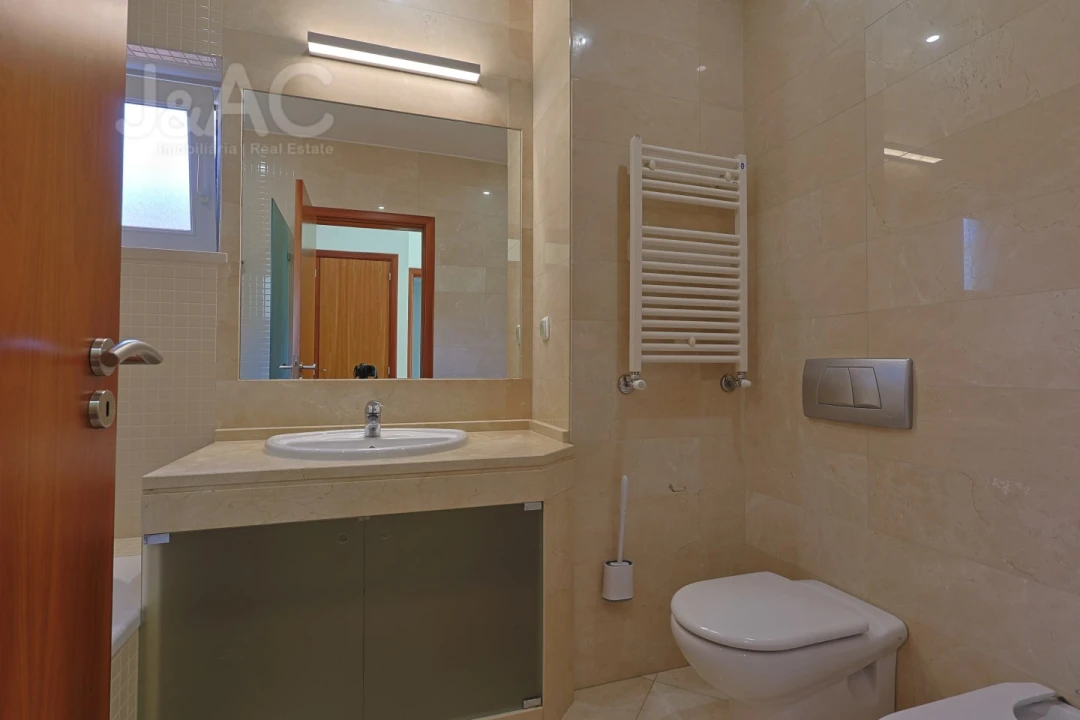 Apartamento T4 para Venda em Rio de Mouro Foto 35