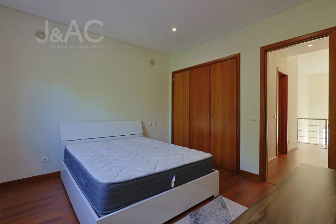 Apartamento T4 para Venda em Rio de Mouro Foto 37