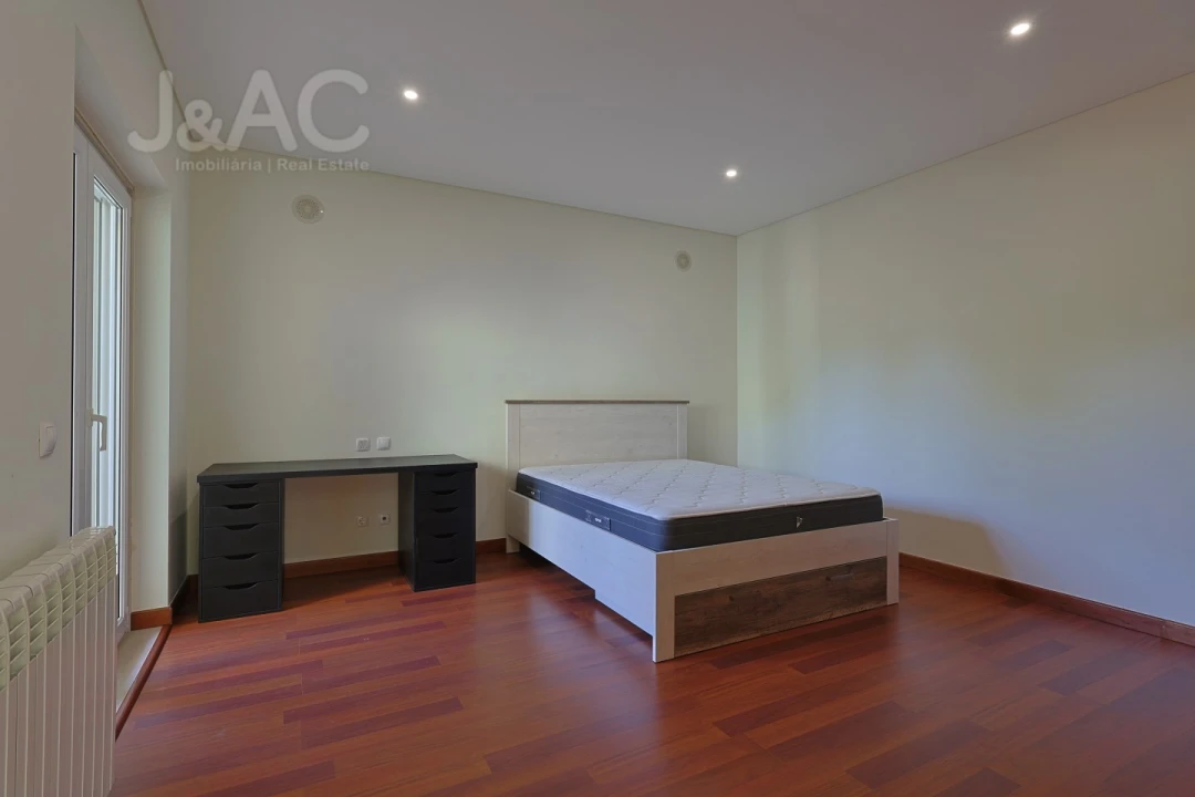 Apartamento T4 para Venda em Rio de Mouro Foto 40