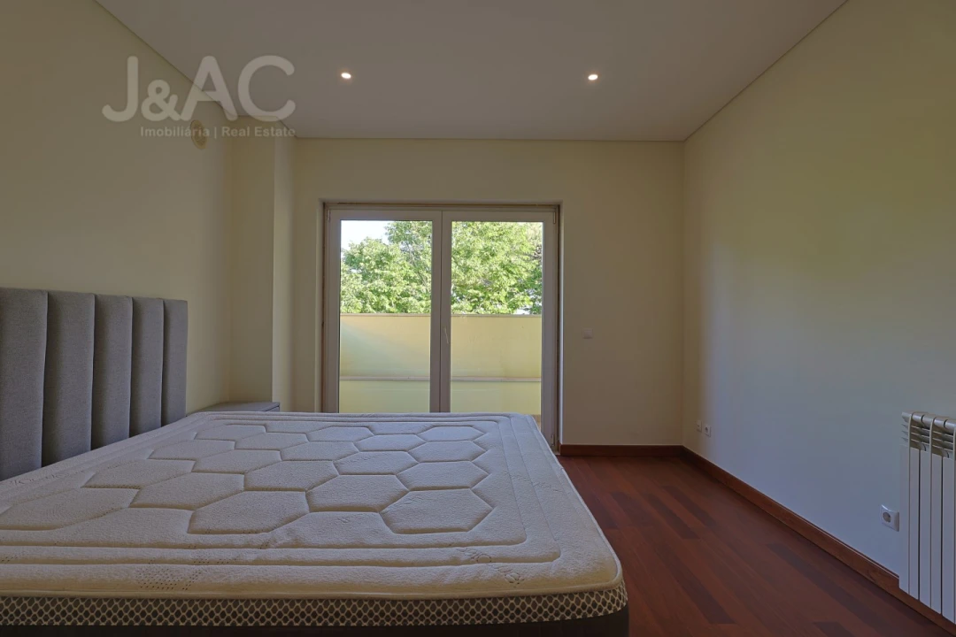 Apartamento T4 para Venda em Rio de Mouro Foto 46